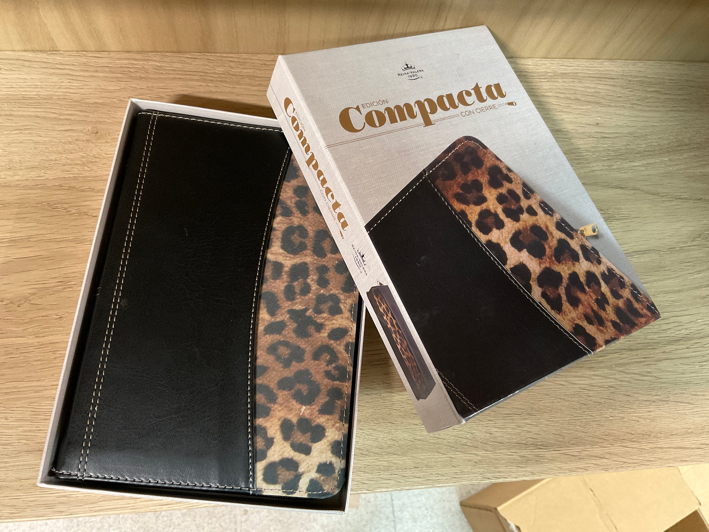 Reina Valera 1960 compacta con cierre