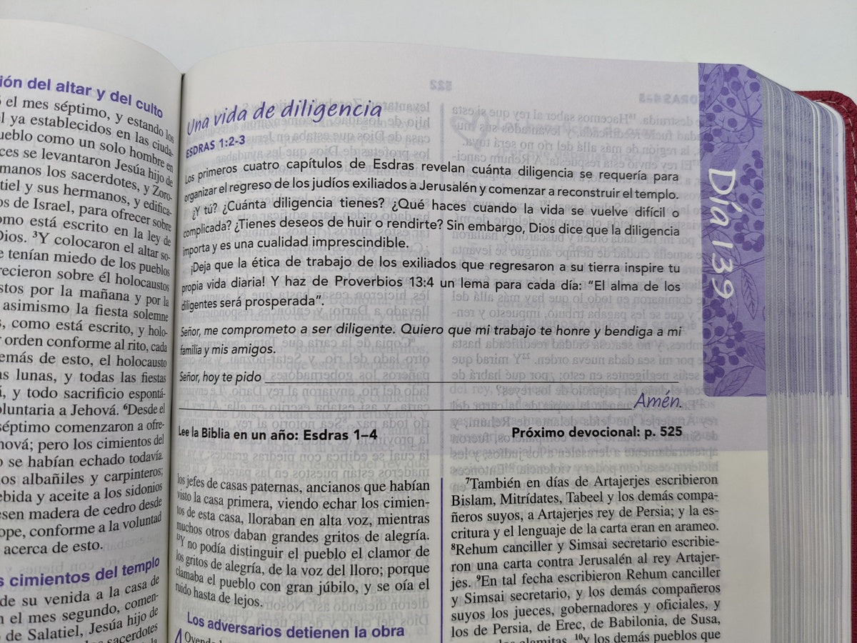 Biblia de una joven conforme al corazón de Dios Floral