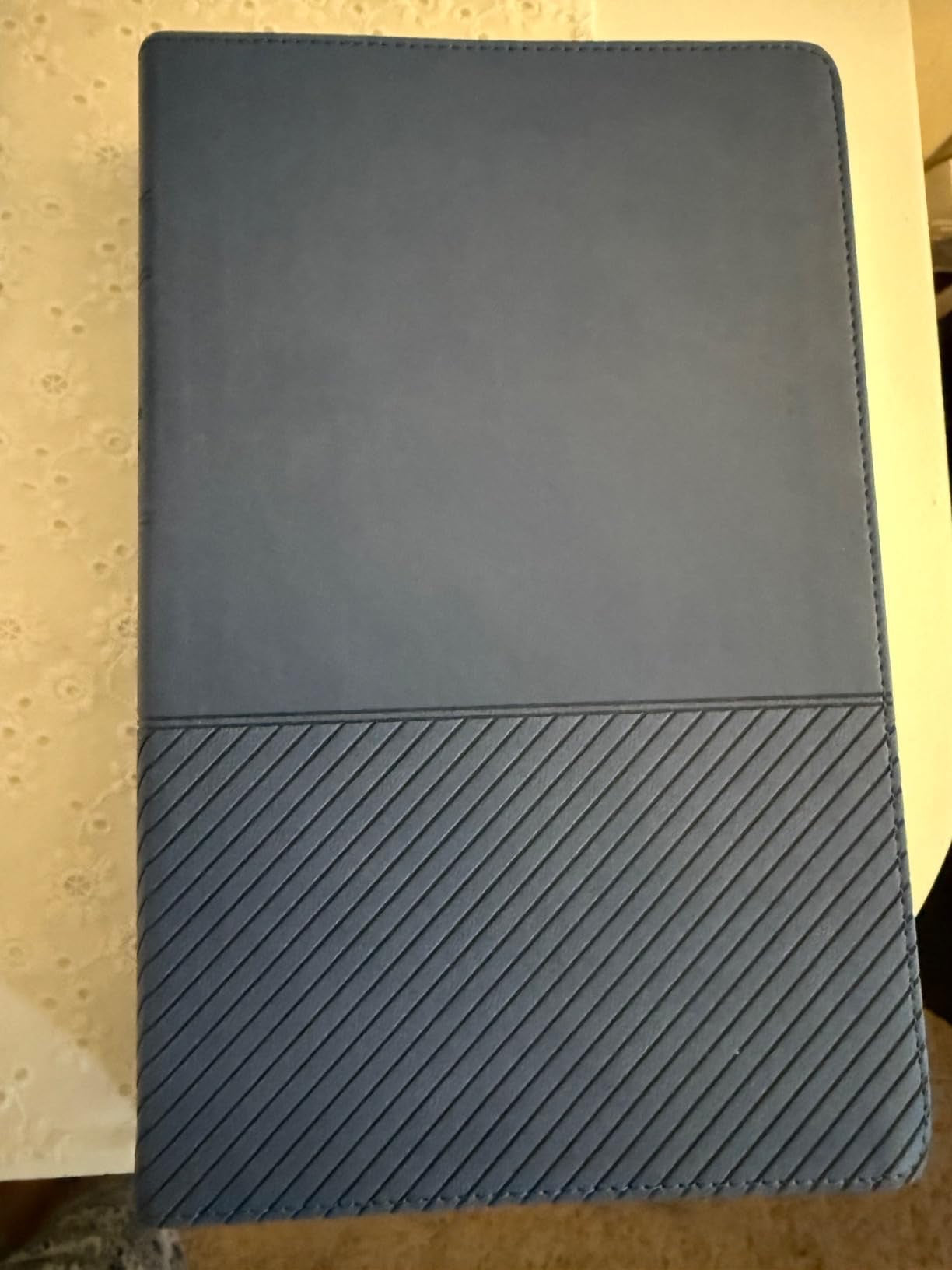 Biblia NTV de Estudio Diario Vivir Letra Grande gris tapa dura