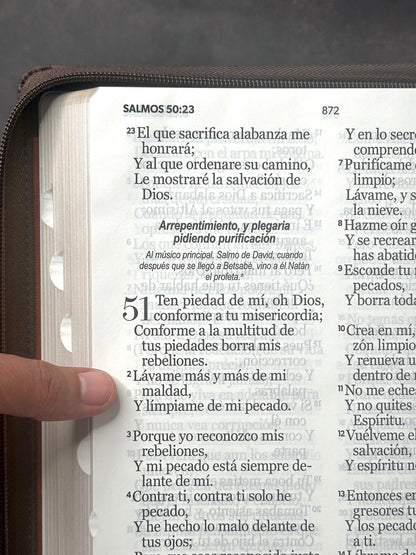Biblia RVR60 Letra Súper Gigante 19 puntos negro con cierre indice